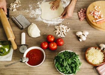 quando-aggiungere-gli-ingredienti-sulla-pizza-consigli-idee-la-cucina-italiana